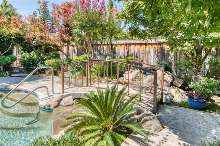 2727 W Bluff Avenue Unit 114, Fresno, California 93711