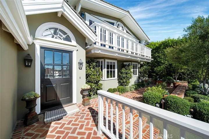 806 Emerald Bay, Laguna Beach, California 92651
