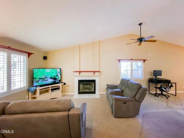 lviing room fireplace cocina