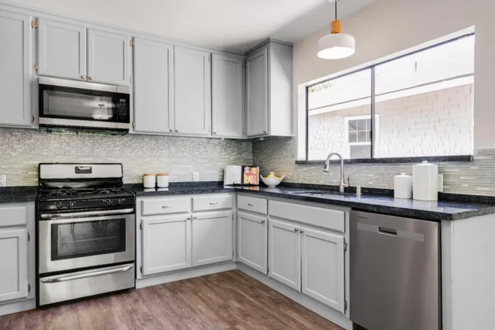 727729 Middlefield Road, Palo Alto, California 94301