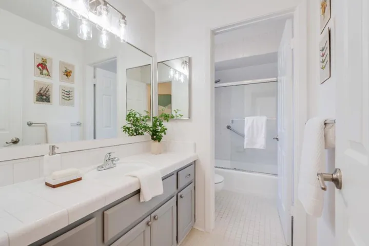 727729 Middlefield Road, Palo Alto, California 94301