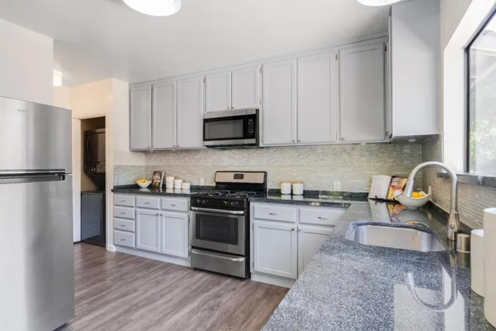 727729 Middlefield Road, Palo Alto, California 94301