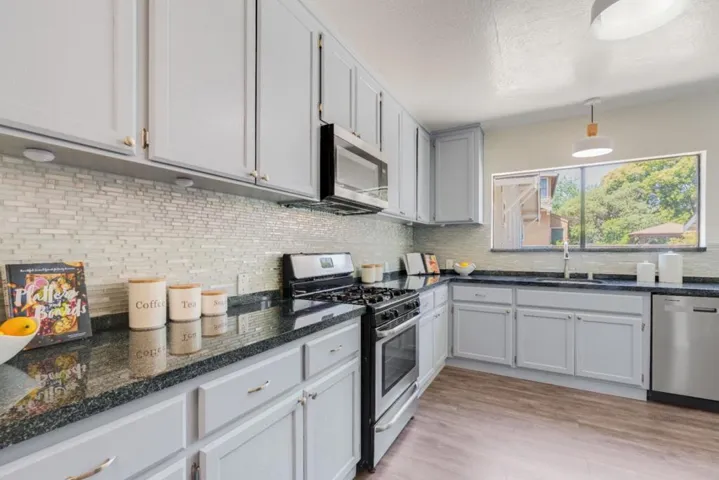 727729 Middlefield Road, Palo Alto, California 94301