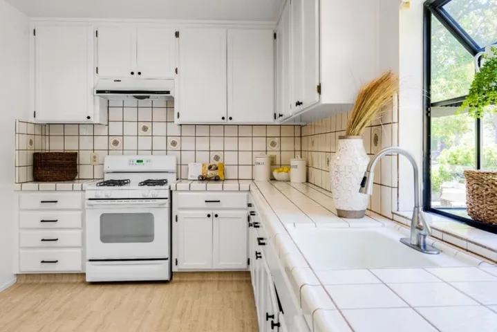 727729 Middlefield Road, Palo Alto, California 94301