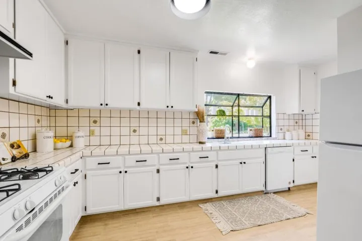727729 Middlefield Road, Palo Alto, California 94301