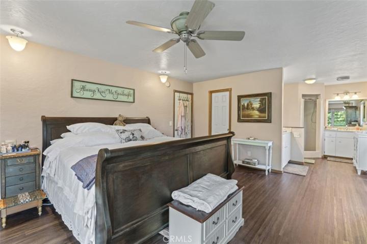 Convenient en suite and access to the deck