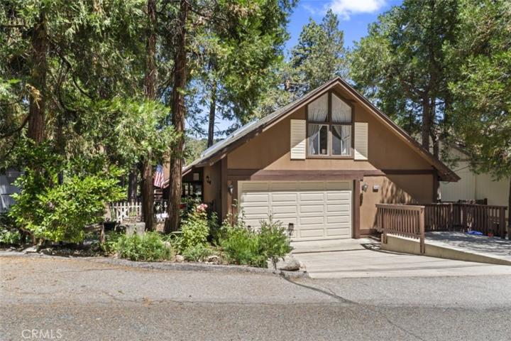 Easy entry off pave/maintained road, close to Lake Gregory drive for easy all season access.