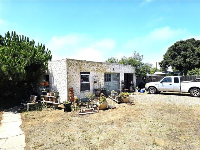 Detached garage