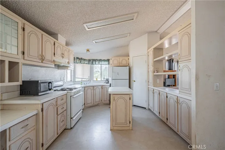 30071 Apricot Way, Nuevo/Lakeview, California 92567