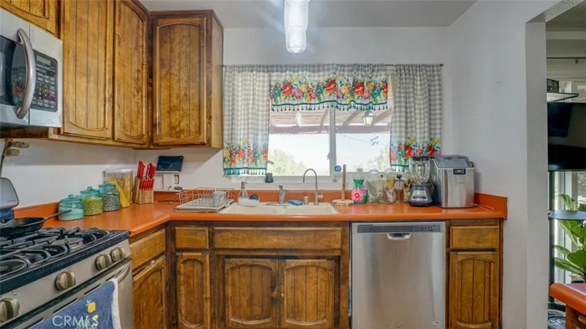 535 Cholla Road, Pinon Hills, California 92372