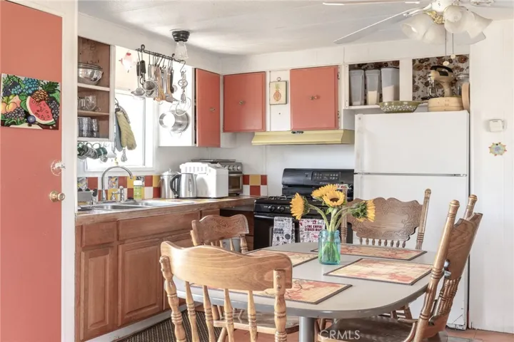 56822 Lilac Lane, Landers, California 92285