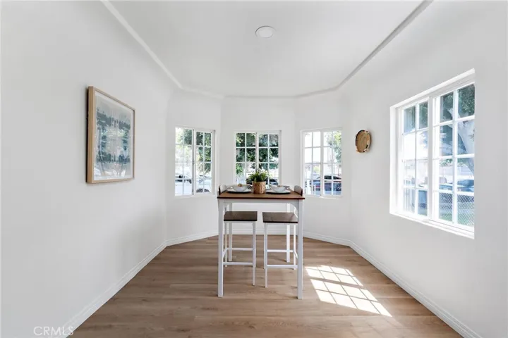 Fron unit Dining
