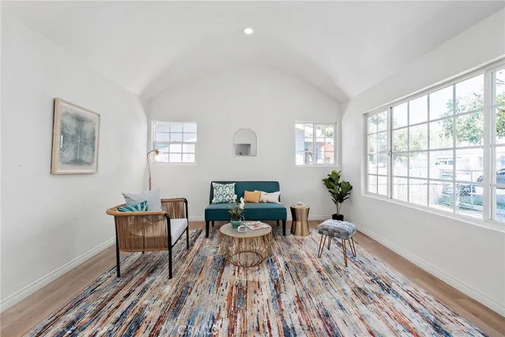 Front unit living room