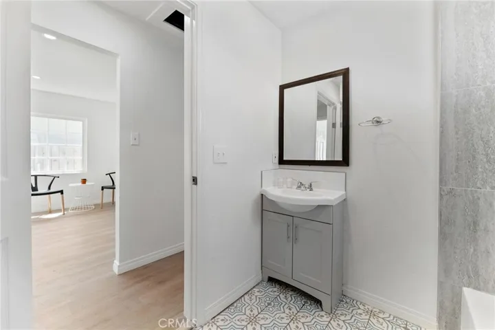 Back Unit Bathroom