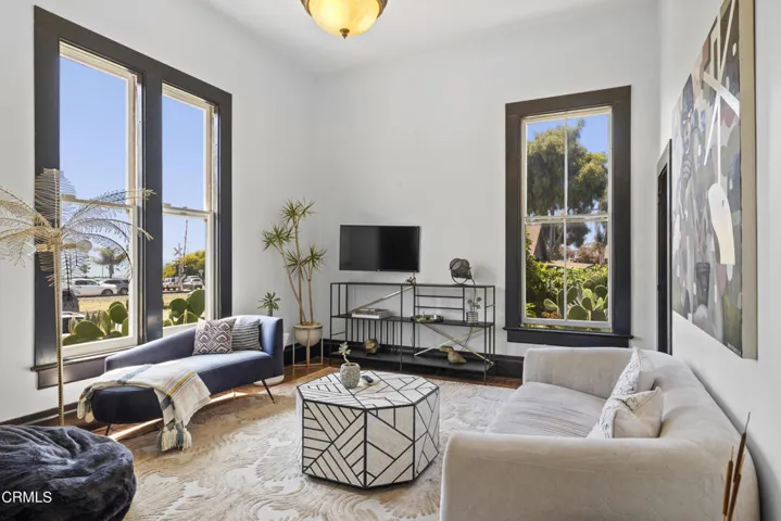 825 E Front St bed 1