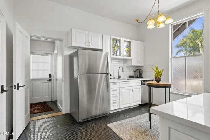 825 E Front St kitchen
