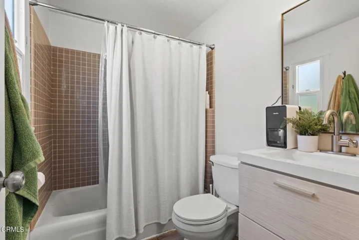 827 E Front St bathroom