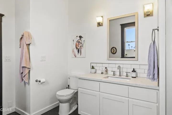 825 E Front St upstairs bathroom