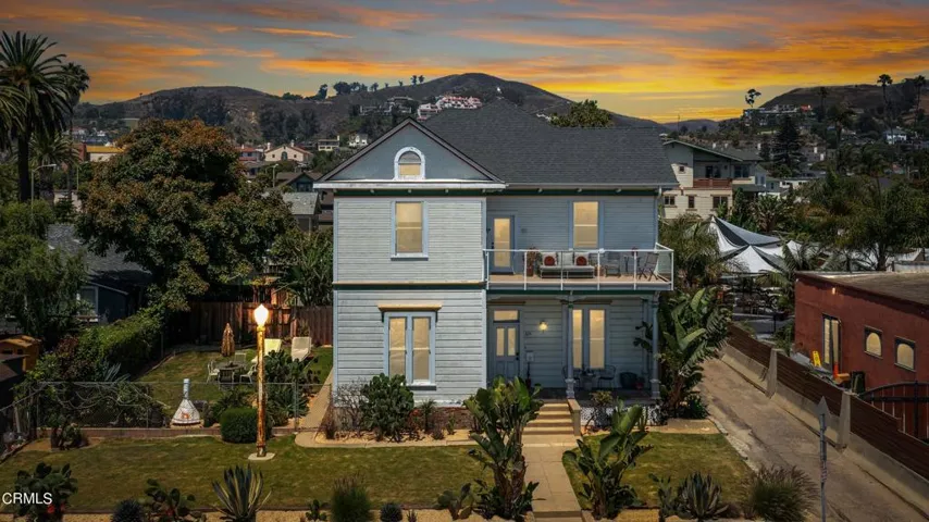 825 E Front St twilight