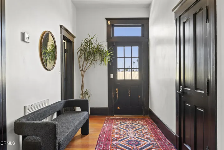 825 E Front St upstairs foyer