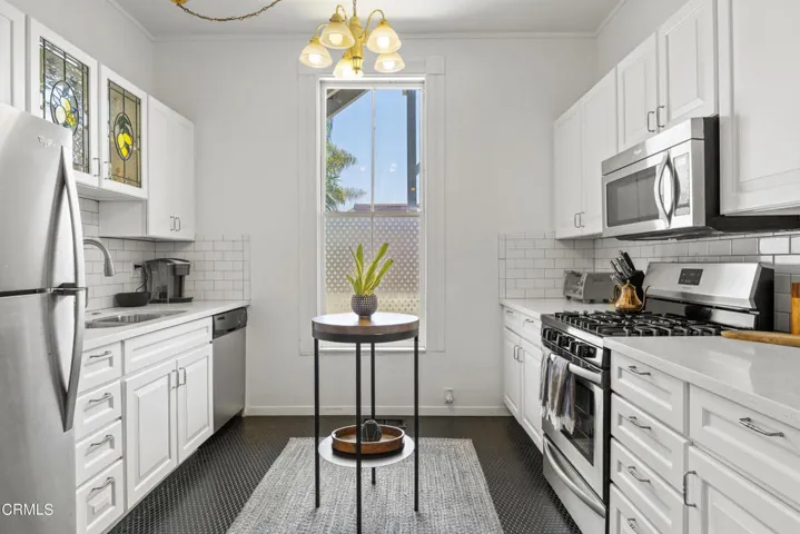 825 E Front St kitchen