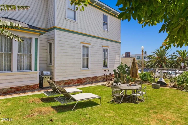 825 E Front St side yard