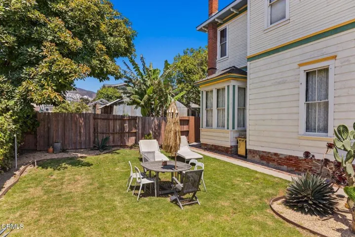 825 E Front St side yard