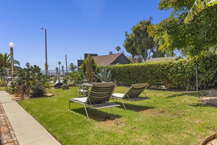 825 E Front St side yard