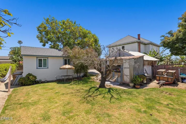 827 E Front St yard space
