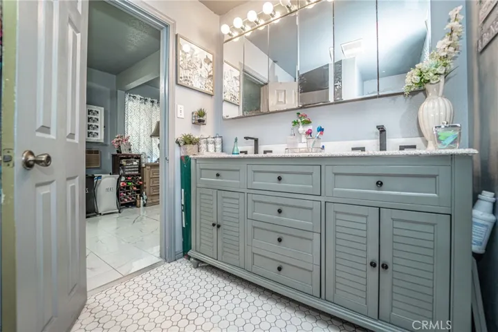 Unit 1 - Bathroom 1