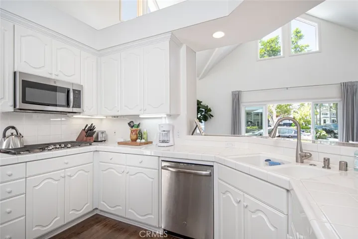 124 Garnet Avenue, Newport Beach, California 92662