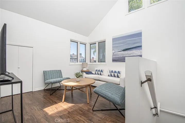 124 Garnet Avenue, Newport Beach, California 92662