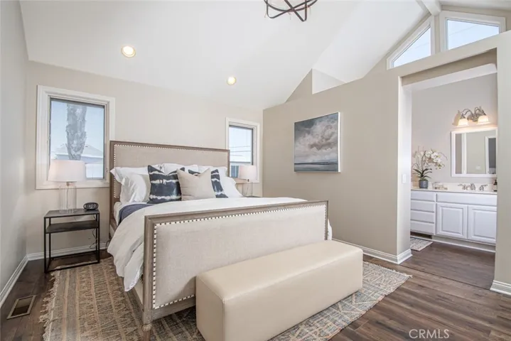 124 Garnet Avenue, Newport Beach, California 92662