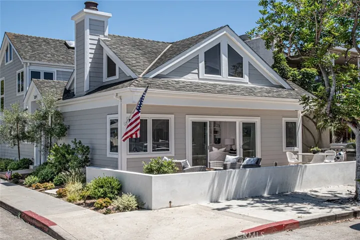 124 Garnet Avenue, Newport Beach, California 92662