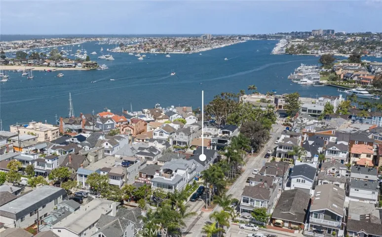 124 Garnet Avenue, Newport Beach, California 92662