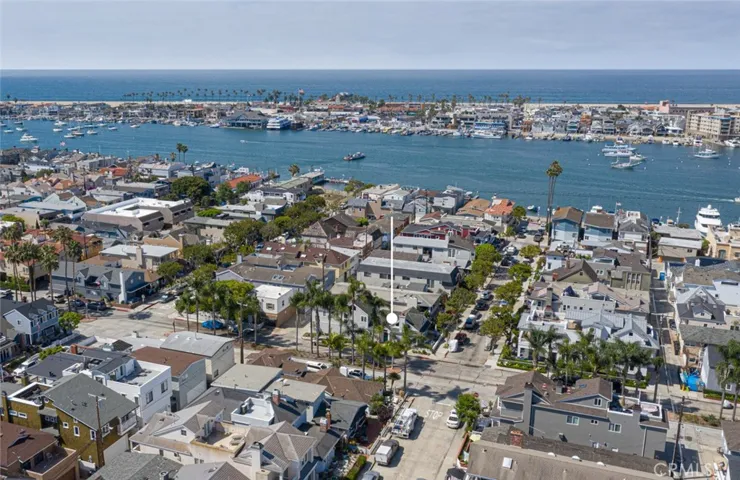 124 Garnet Avenue, Newport Beach, California 92662