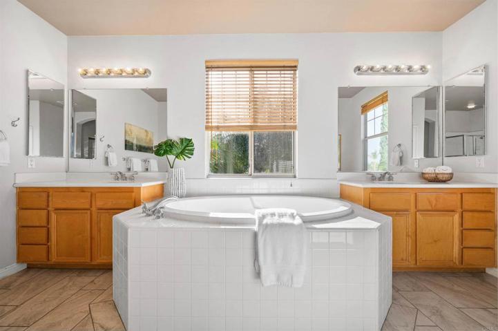 5018 Bella Collina, Oceanside, California 92056