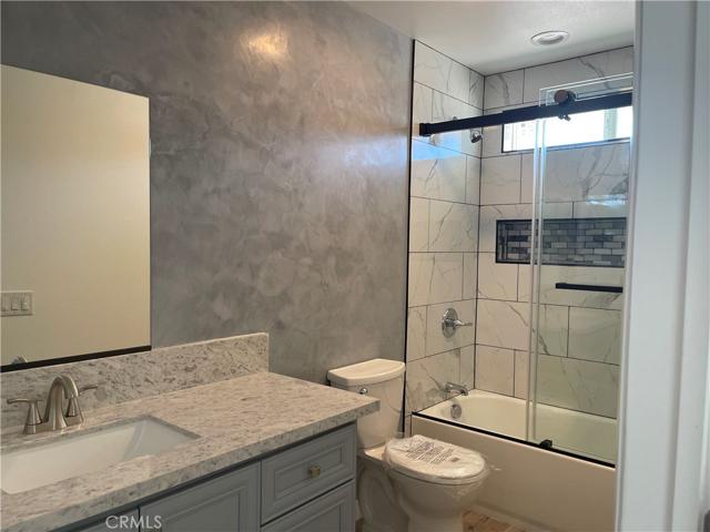 8843 Arrowhead Lake, Hesperia, California 92345