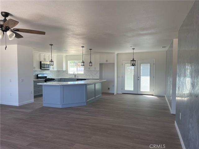 8843 Arrowhead Lake, Hesperia, California 92345