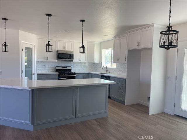 8843 Arrowhead Lake, Hesperia, California 92345
