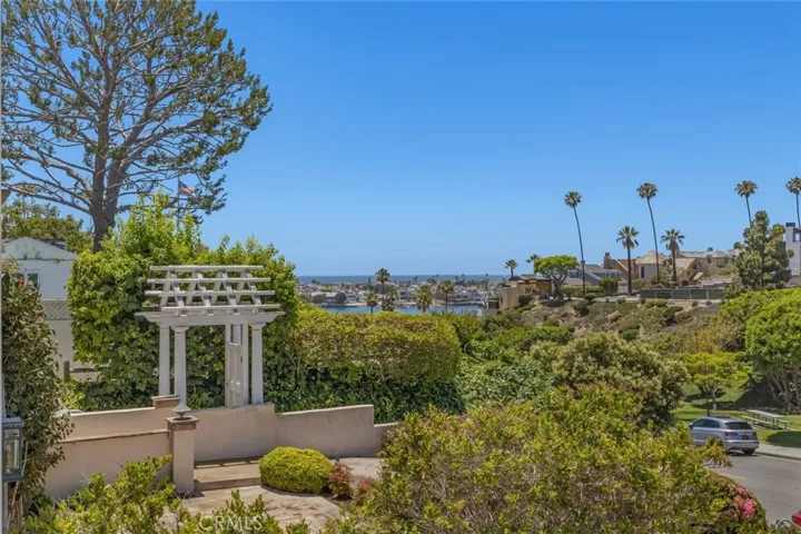 414 Carnation Avenue, Corona del Mar, California 92625