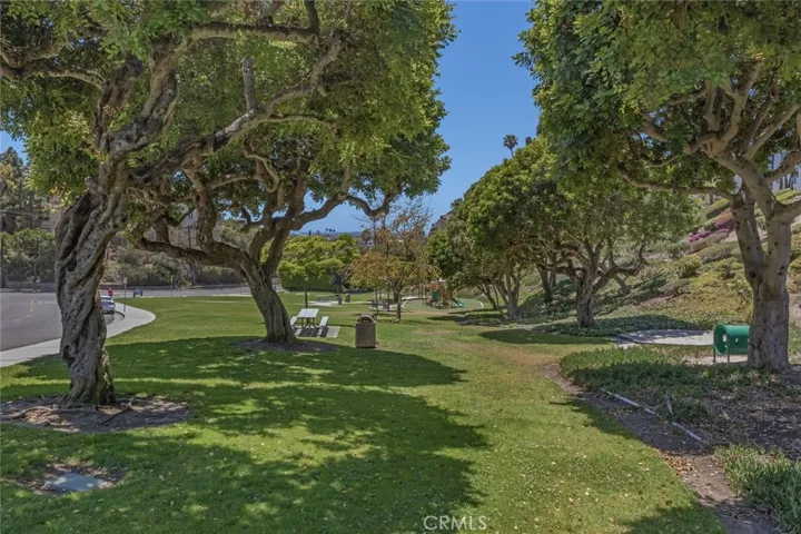 414 Carnation Avenue, Corona del Mar, California 92625