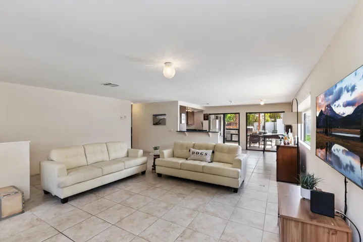 008_Living Room