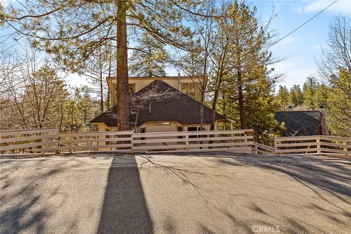 26615 Modoc Lane, Lake Arrowhead, California 92352