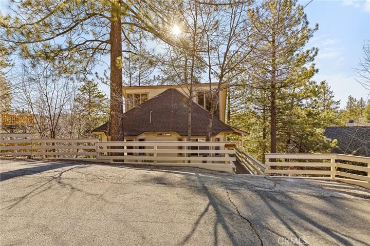 26615 Modoc Lane, Lake Arrowhead, California 92352