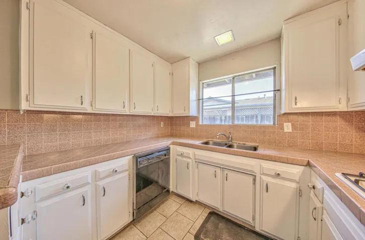 19360 Bellinzona Avenue, Salinas, California 93906