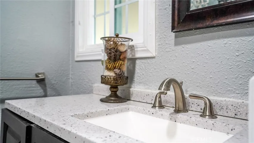 43850 20th E Street Unit 36, Lancaster, California 93535