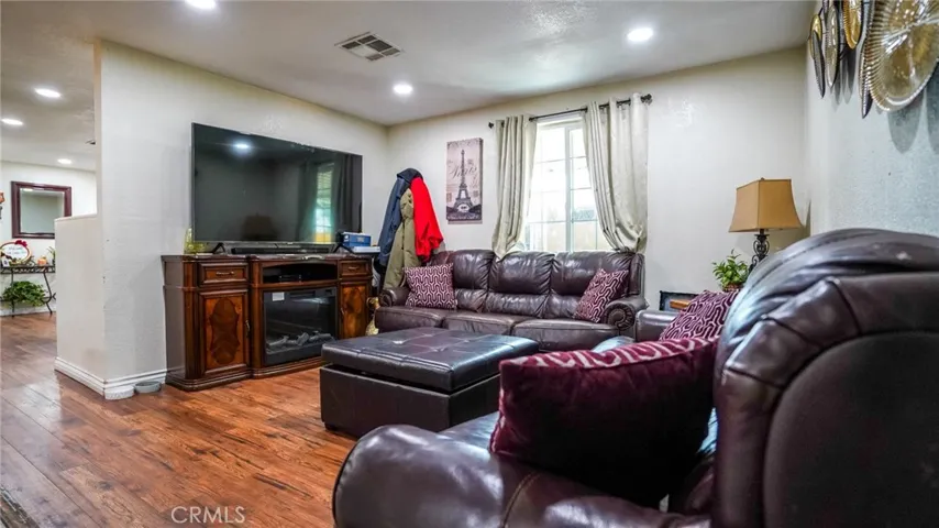 43850 20th E Street Unit 36, Lancaster, California 93535