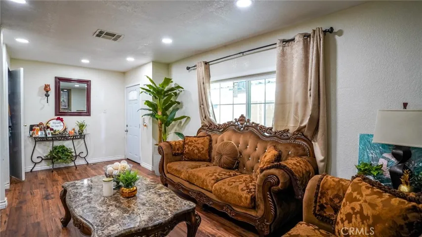 43850 20th E Street Unit 36, Lancaster, California 93535