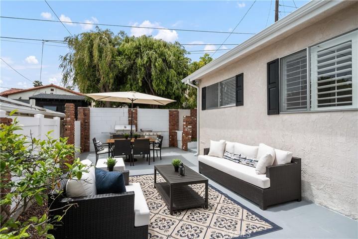 30 ft long patio for cocktails and bbq